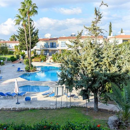 Paradise Gardens With A Large Terrace Paphos Exterior photo