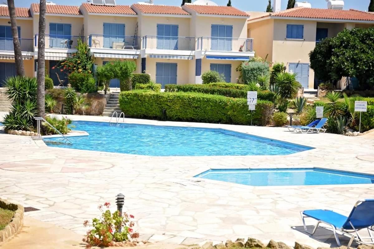 Paradise Gardens With A Large Terrace Paphos Exterior photo