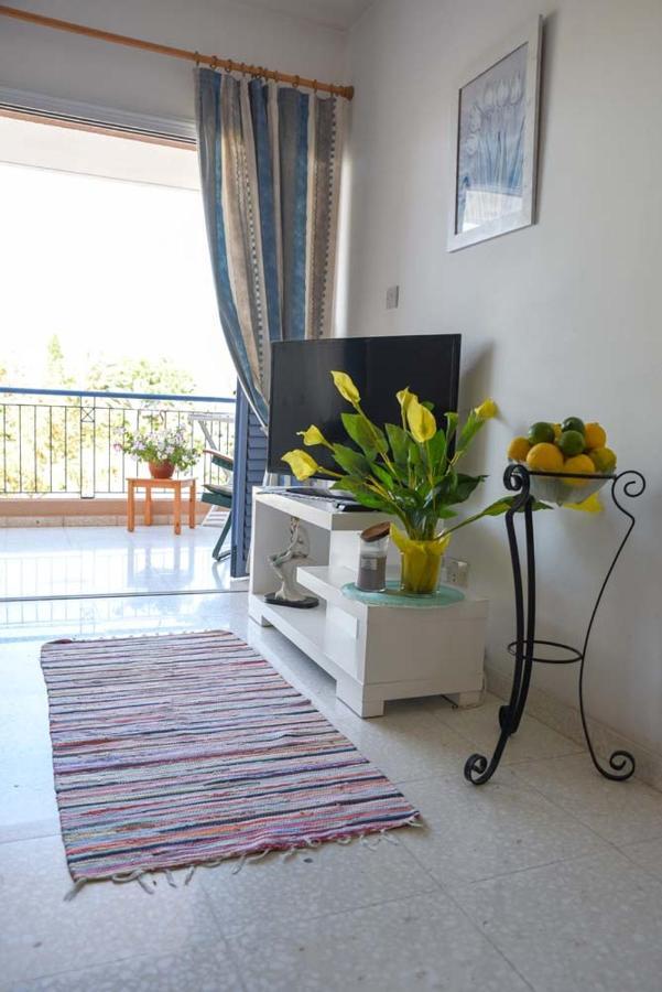 Paradise Gardens With A Large Terrace Paphos Exterior photo