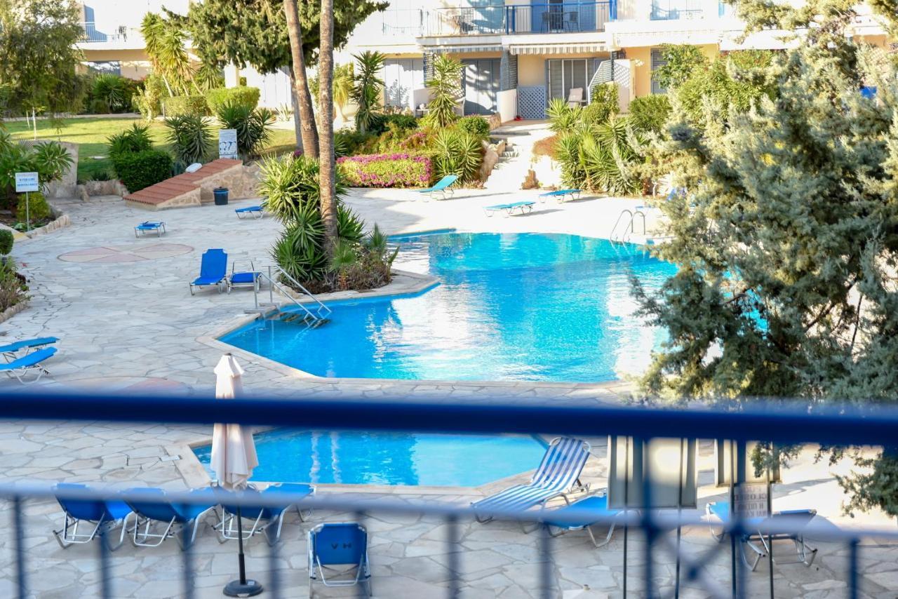 Paradise Gardens With A Large Terrace Paphos Exterior photo